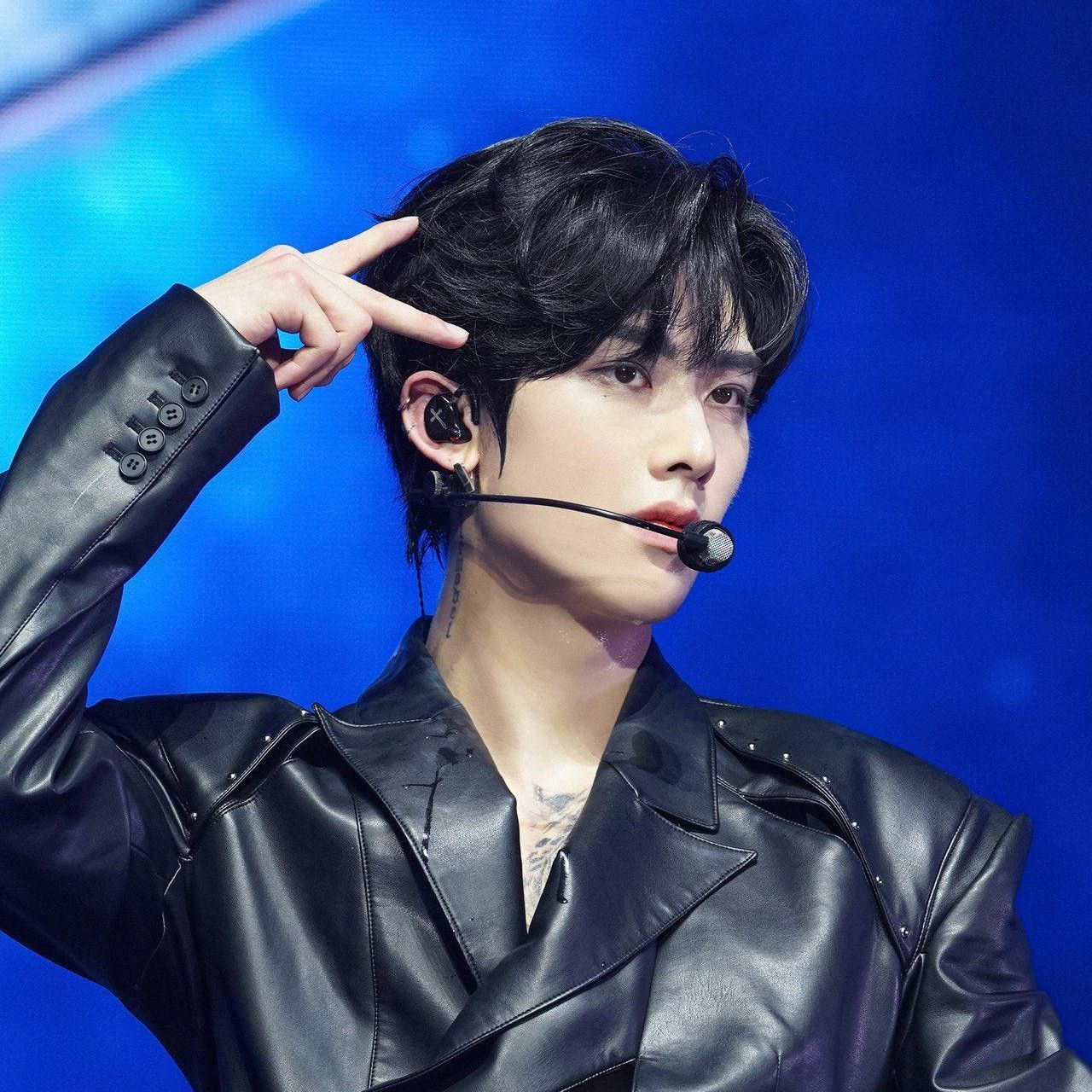 A moment captured by Ricky (ZEROBASEONE)'s fan