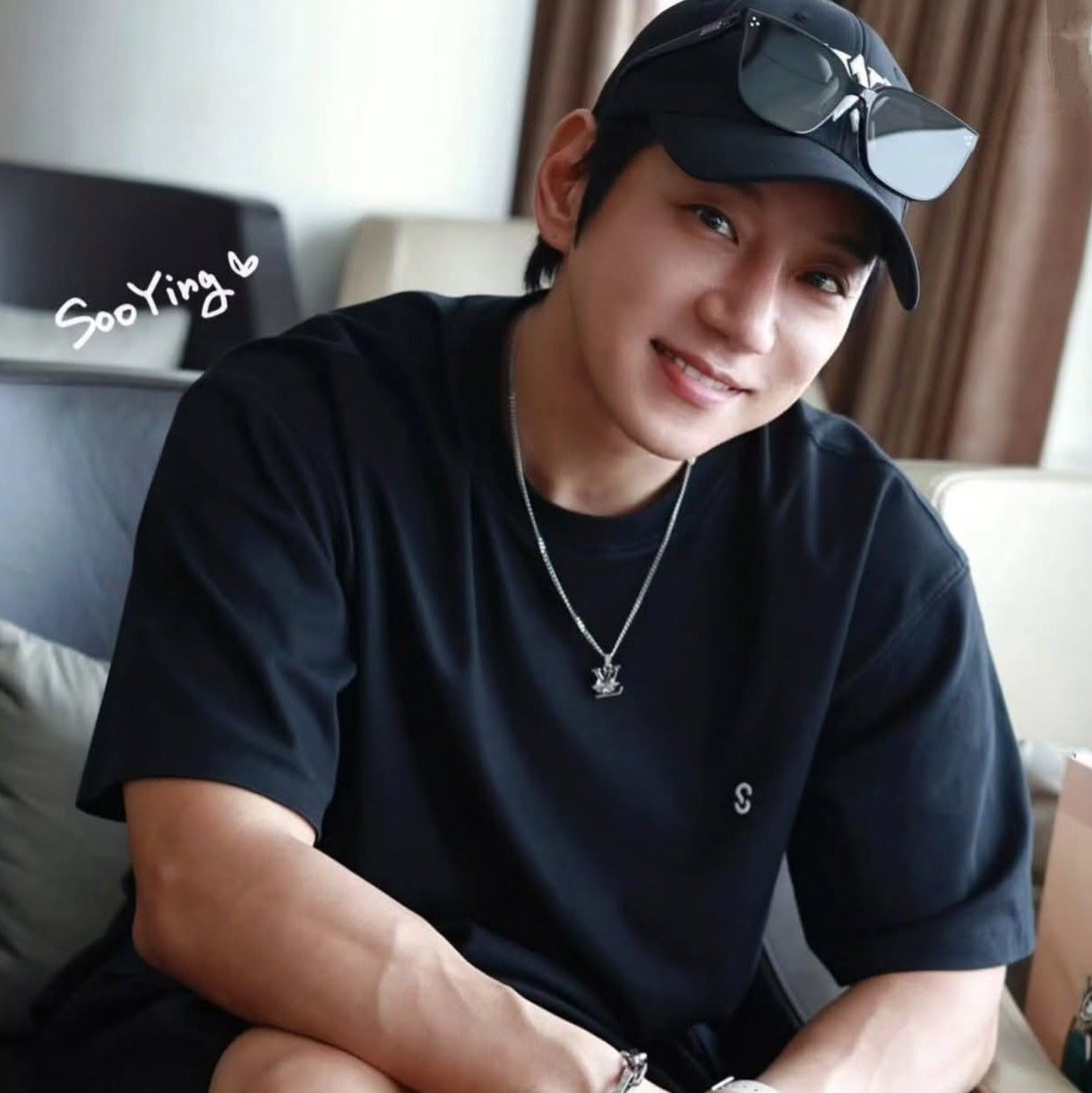 Behind-the-scenes cut of Hwang Chiyeol