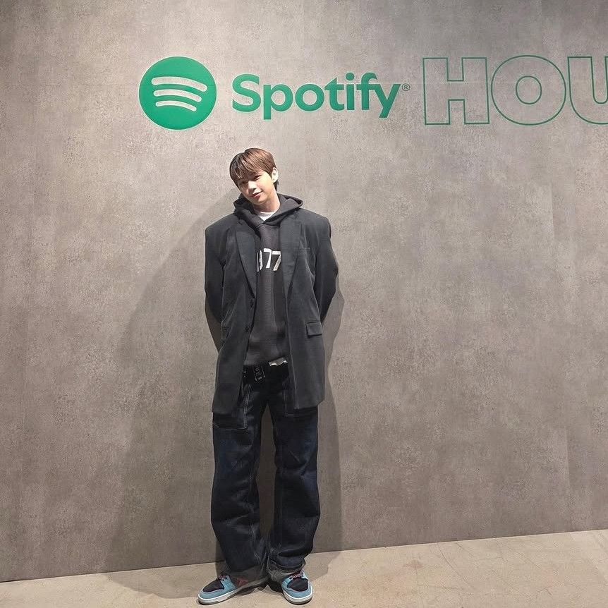 A moment captured by Kang Daniel's fan