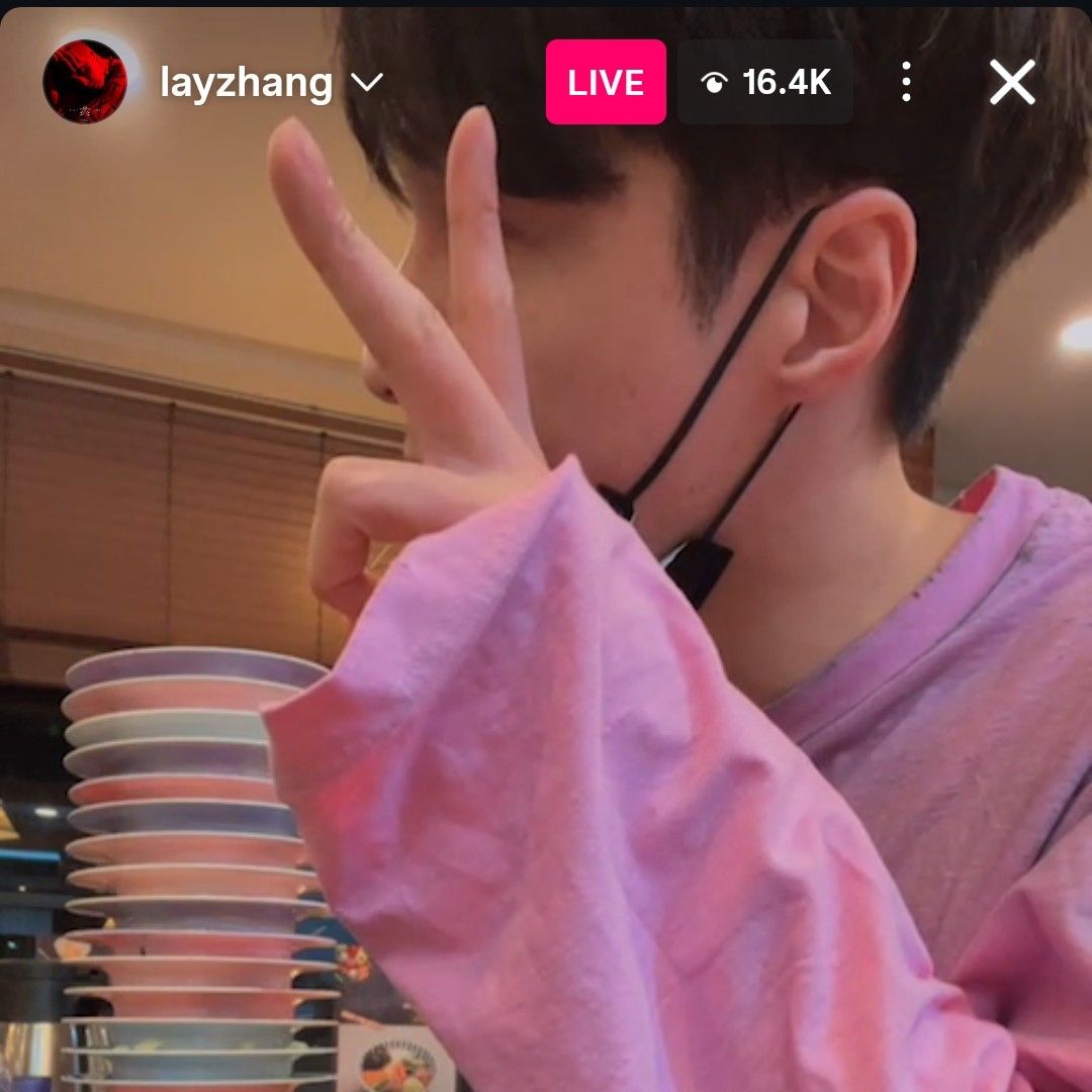 Behind-the-scenes cut of Lay (EXO)