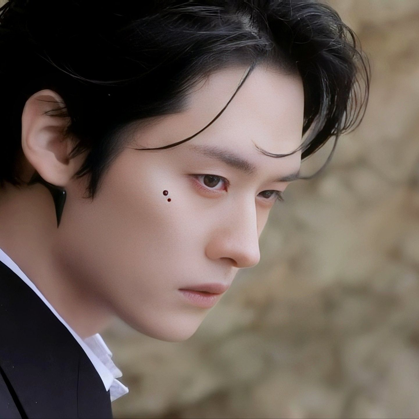 Behind-the-scenes cut of Lee Know (Stray Kids)