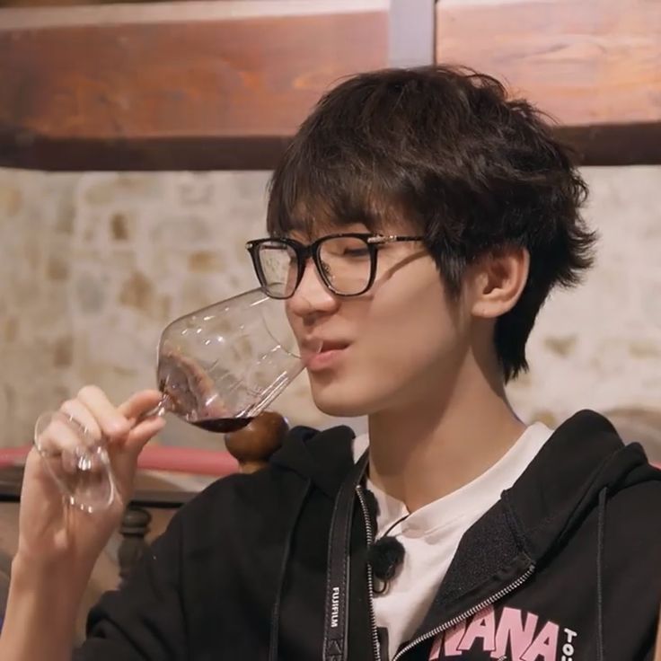 圆佑 (SEVENTEEN)的最新活动照片