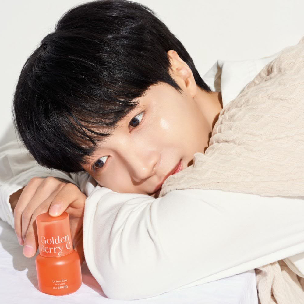 A moment captured by Kim Jonghyeon's fan