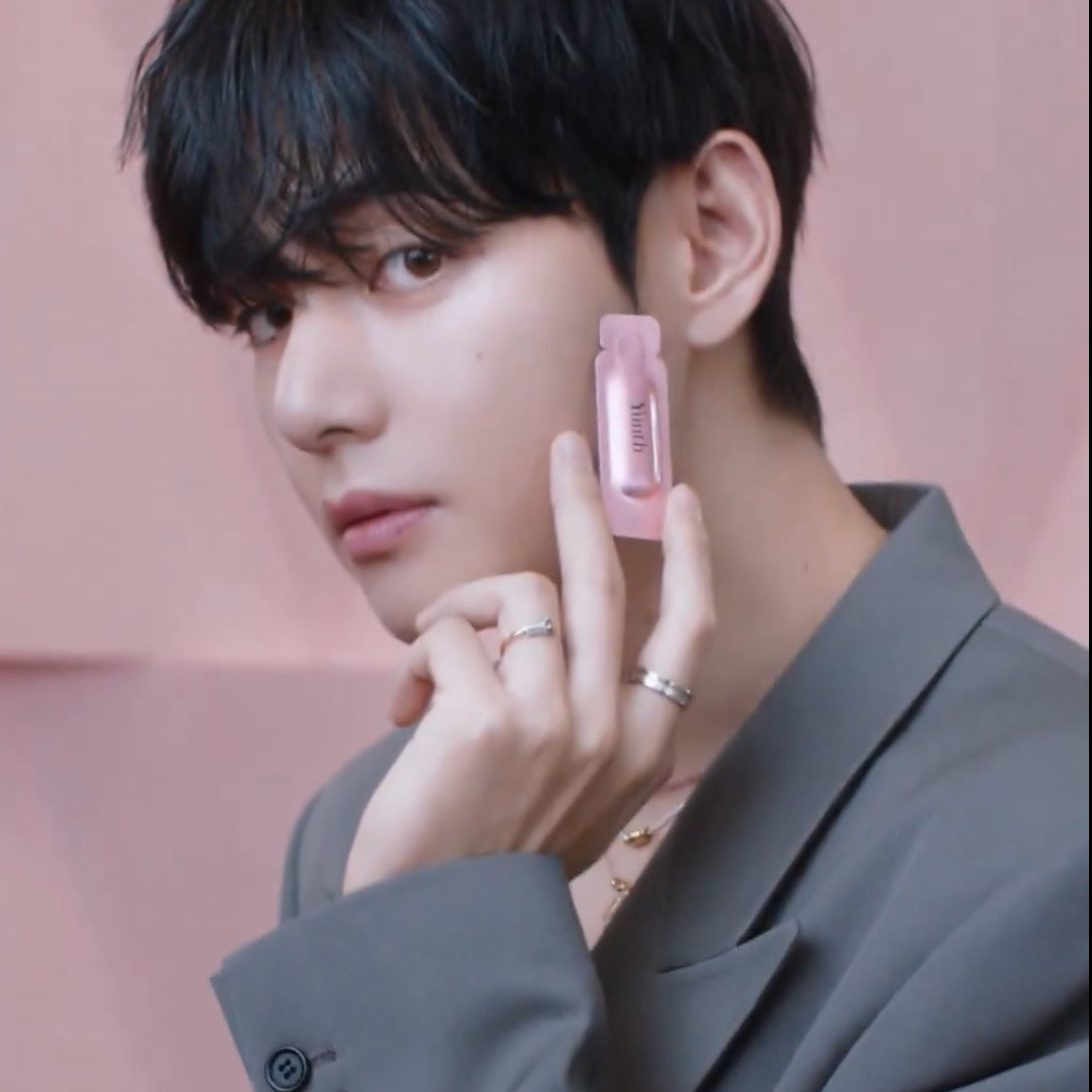 Behind-the-scenes cut of V (BTS)