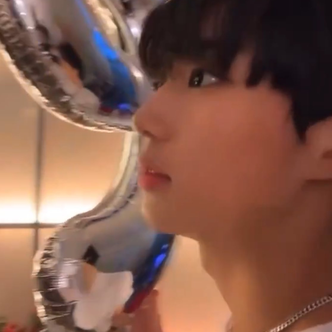 Behind-the-scenes cut of Kim Junseo (ALPHA DRIVE ONE)