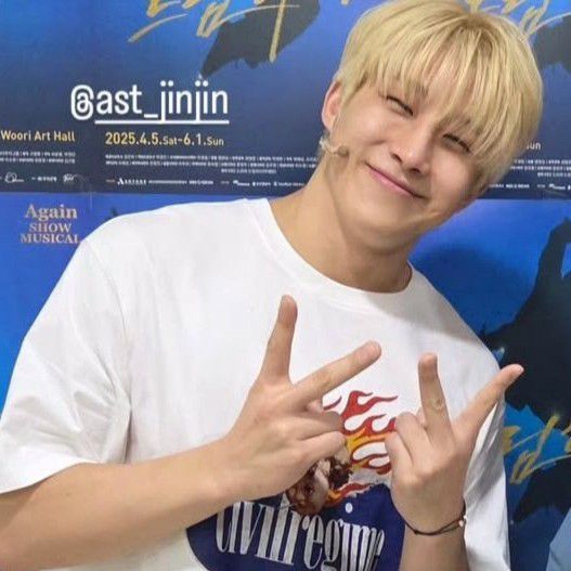 Behind-the-scenes cut of Jinjin (ASTRO)
