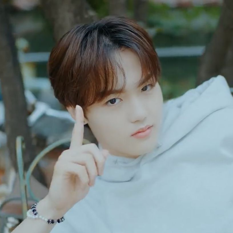 Foto aktivitas terbaru Doyoung (TREASURE)