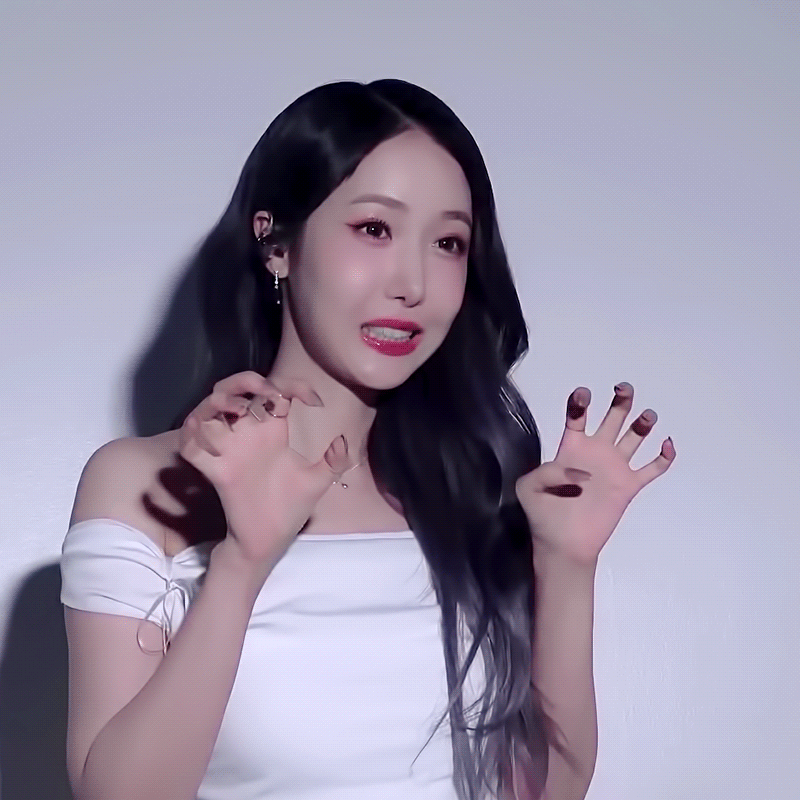 Recent activity shot of SinB (GFRIEND, VIVIZ)