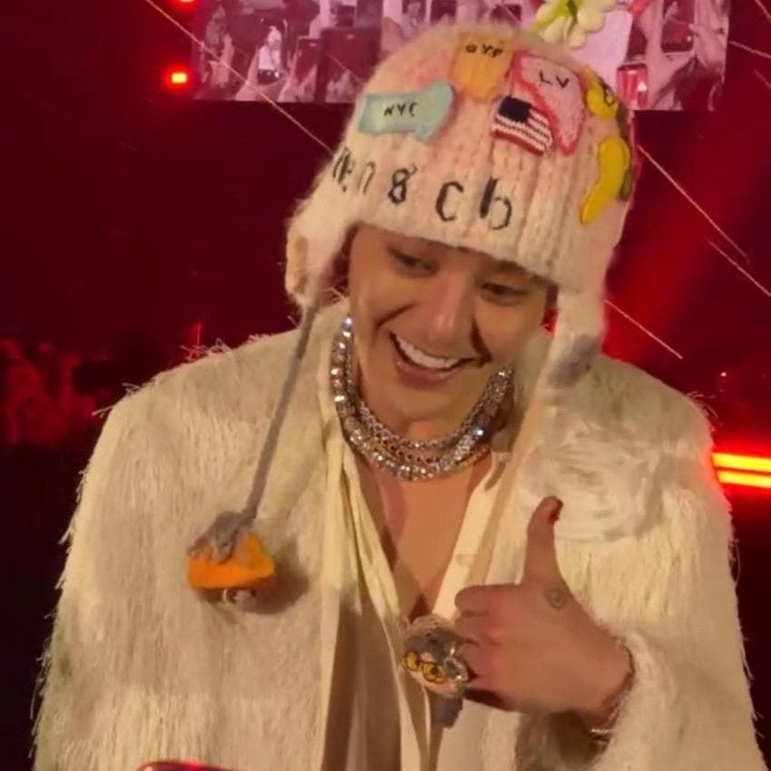Momen yang diabadikan oleh penggemar G-DRAGON (BIGBANG)