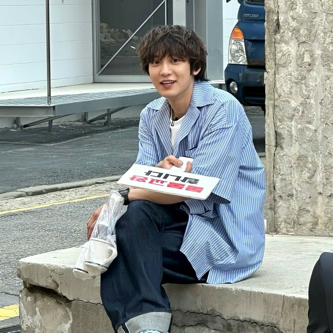Recent activity shot of Chanyeol (EXO)