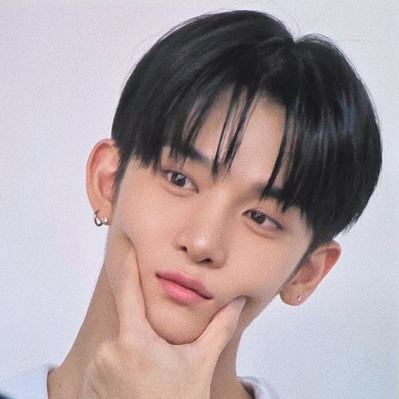 裴珍映的最新照片