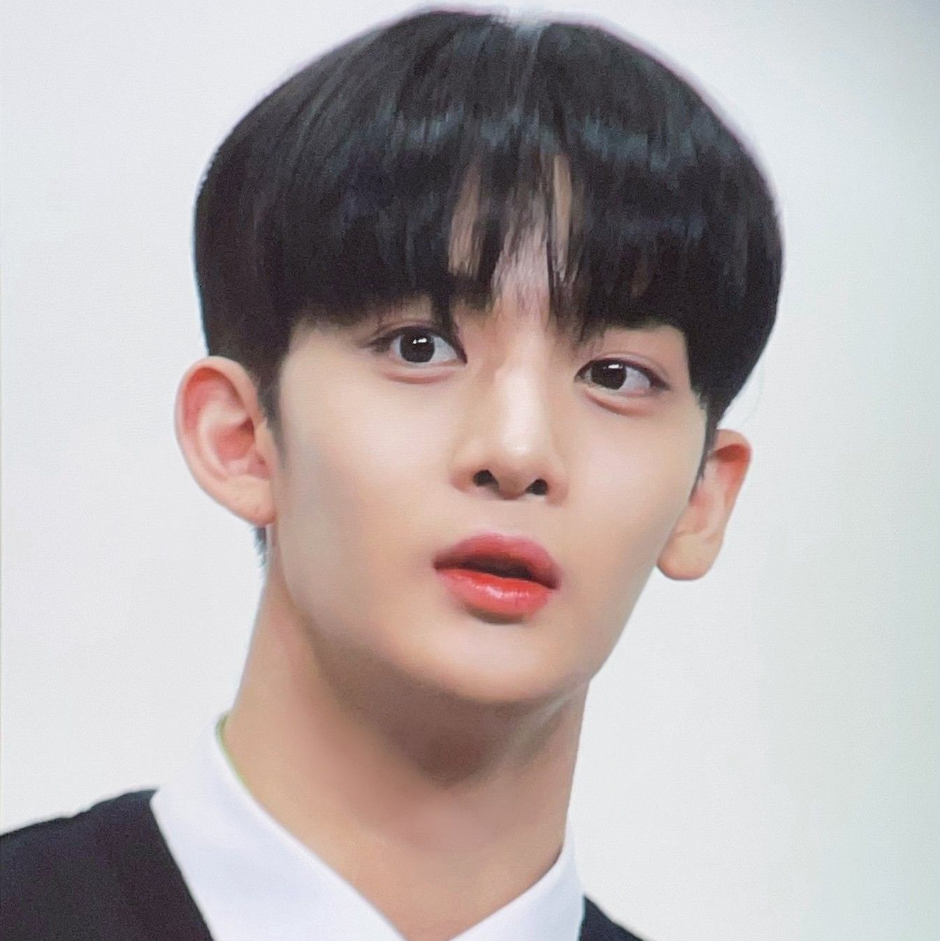 Behind-the-scenes cut of Bae Jinyoung