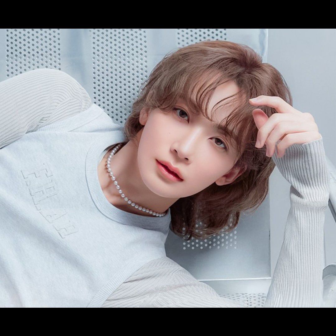 Recent activity shot of Jeonghan (SEVENTEEN)