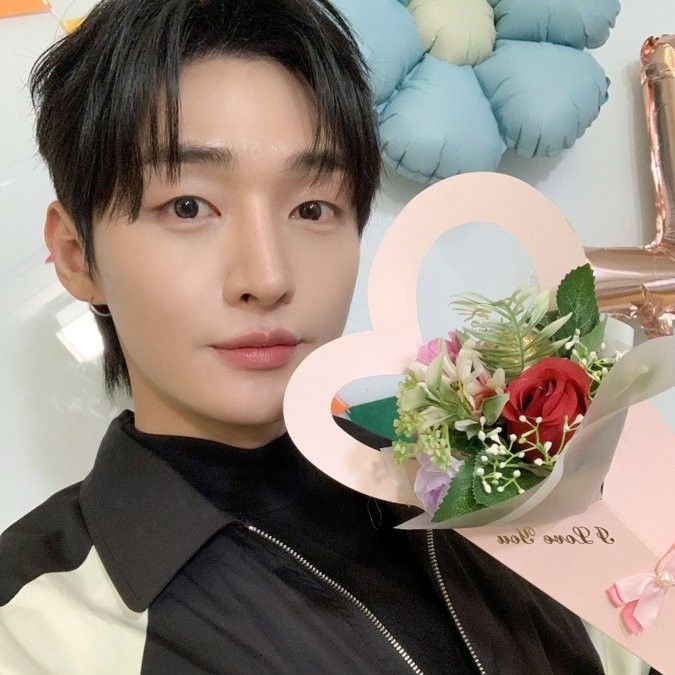 Behind-the-scenes cut of Yoon Jisung