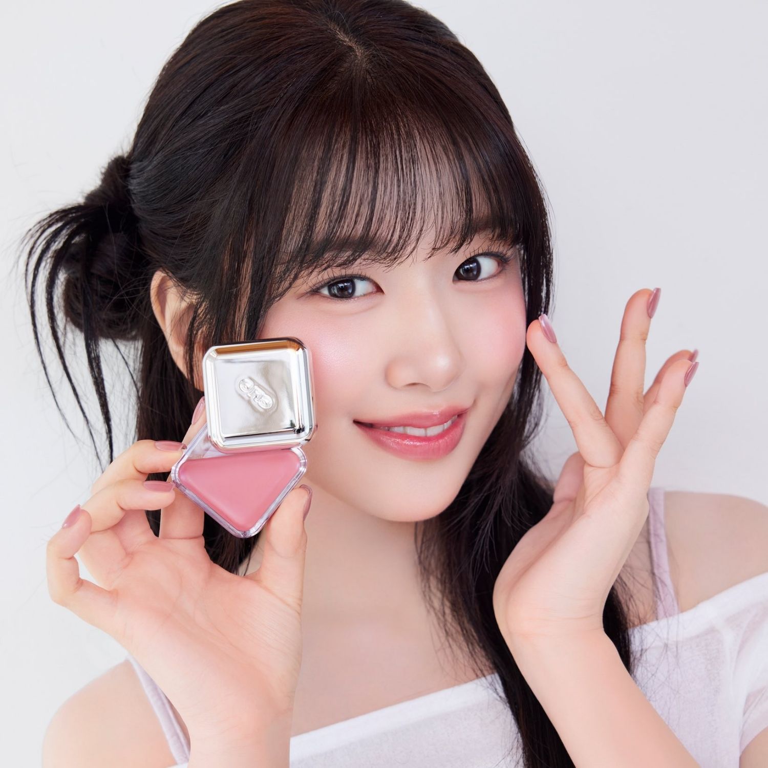 Latest photo of An Yujin (IVE)