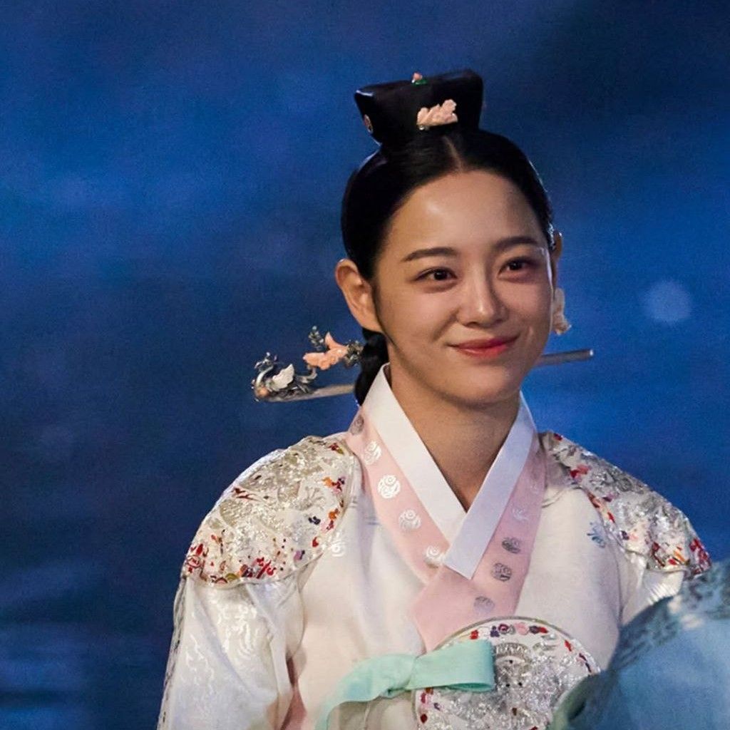 Behind-the-scenes cut of Sejeong