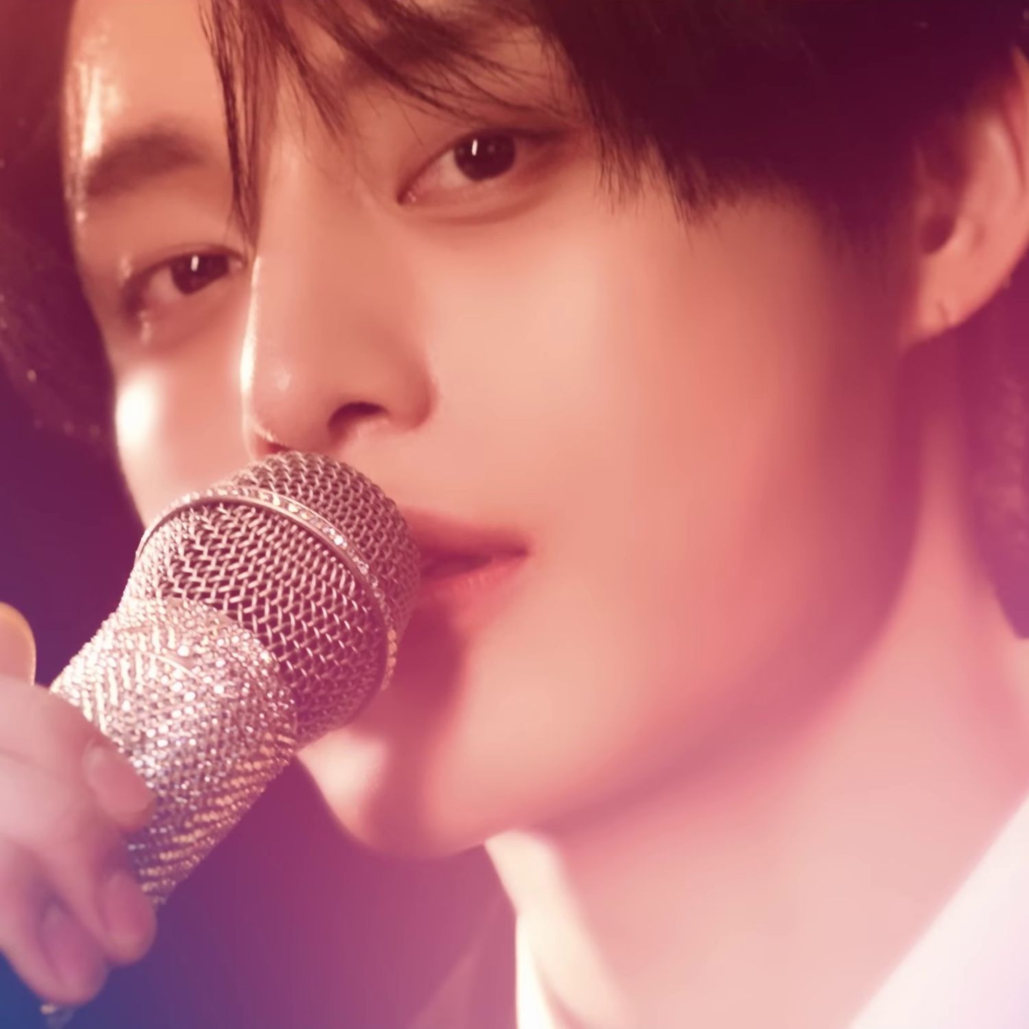 キム・ジウン (ZEROBASEONE)の最新写真