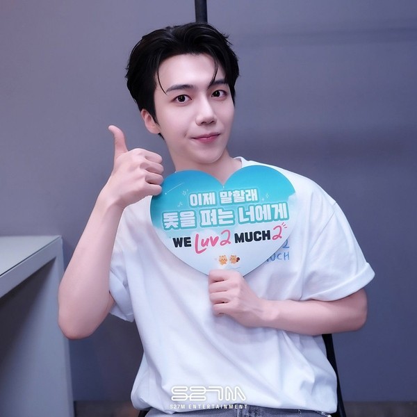 Signature photo of Jinho (PENTAGON) capturing their charm