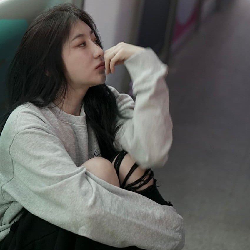 A moment captured by Lee Chaeyeon's fan