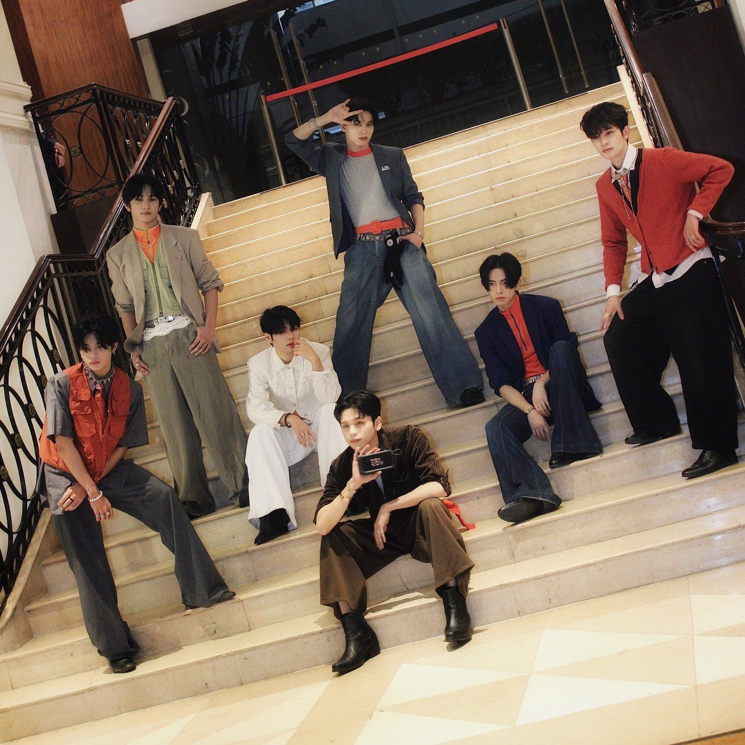 Behind-the-scenes cut of HORI7ON