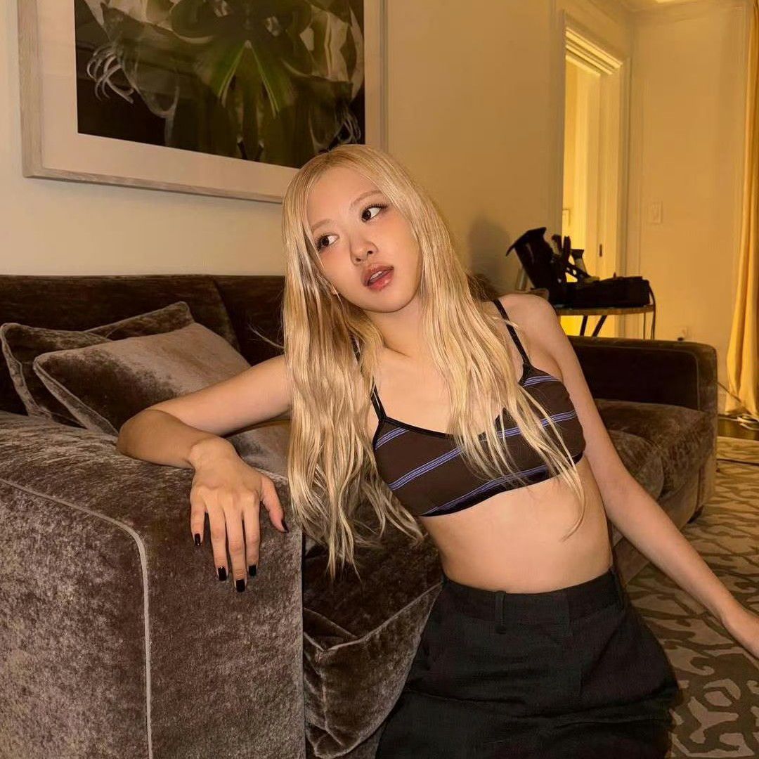 ROSÉ (BLACKPINK)的最新照片