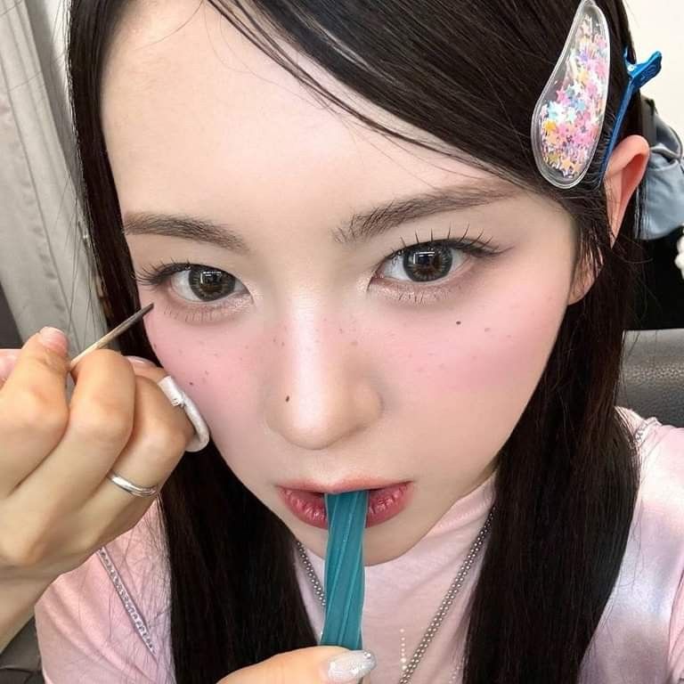 Behind-the-scenes cut of Mashiro (MADEIN)