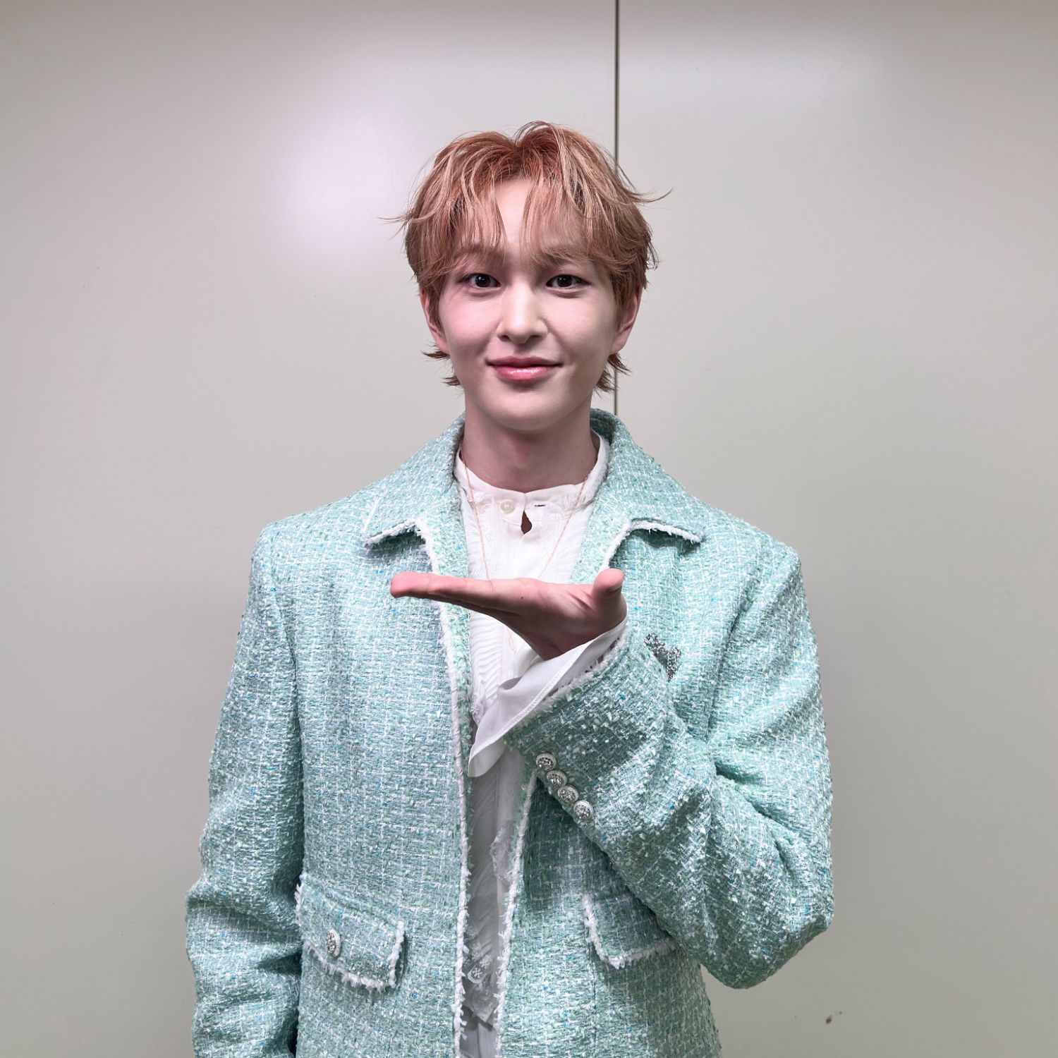 Behind-the-scenes cut of SHINee