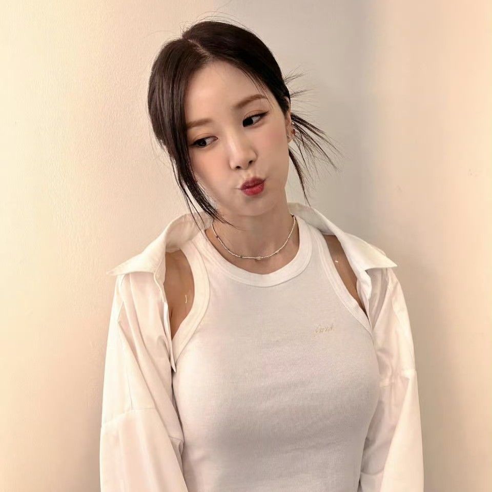 パク・チョロン (Apink)の最新写真