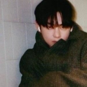 Behind-the-scenes cut of V (BTS)