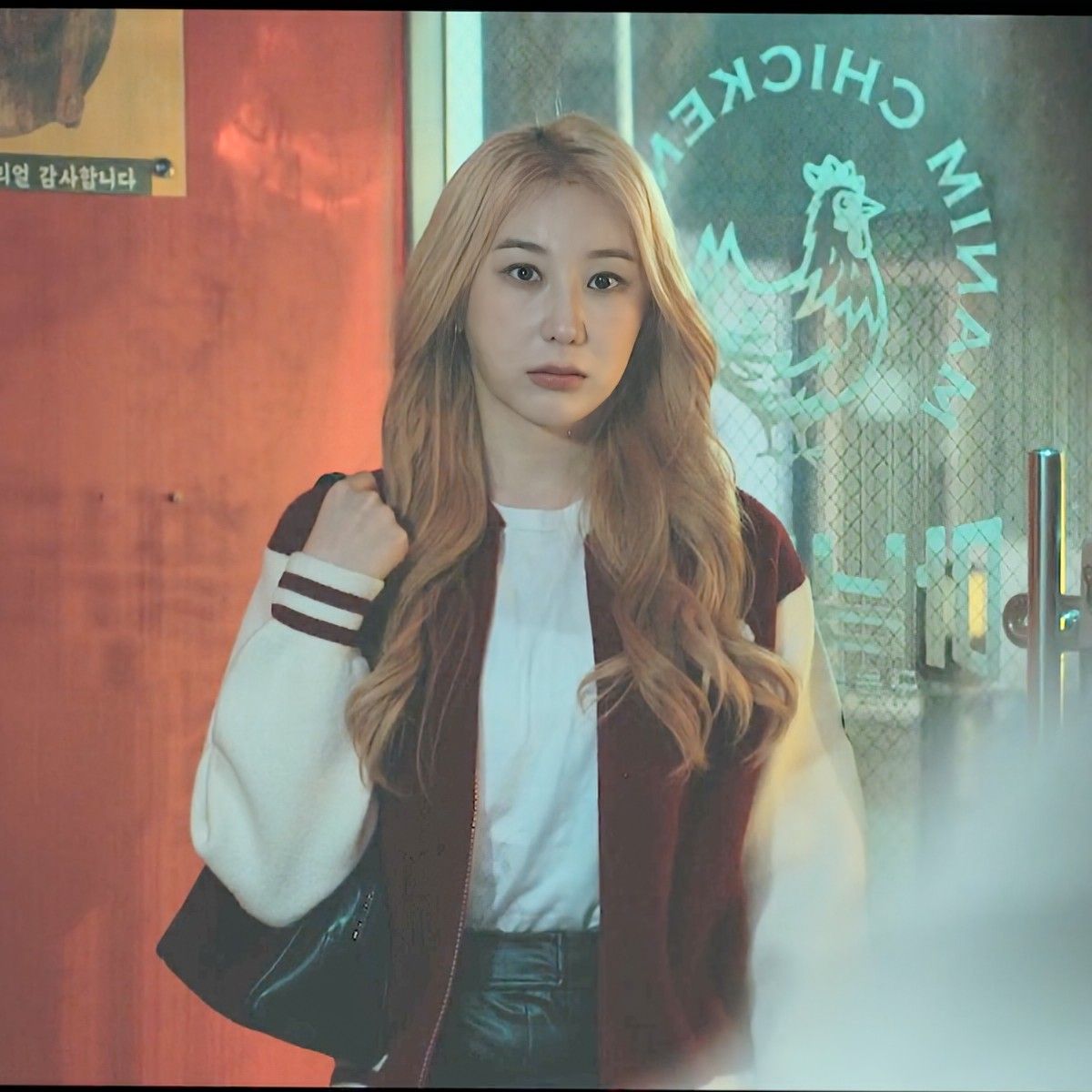 Behind-the-scenes cut of Lee Chaeyeon