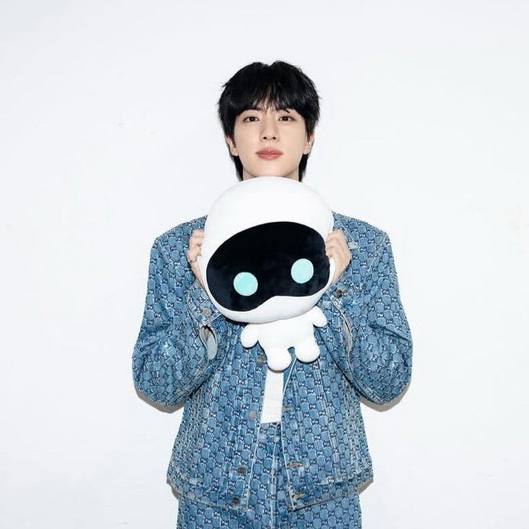 Behind-the-scenes cut of Jin (BTS)