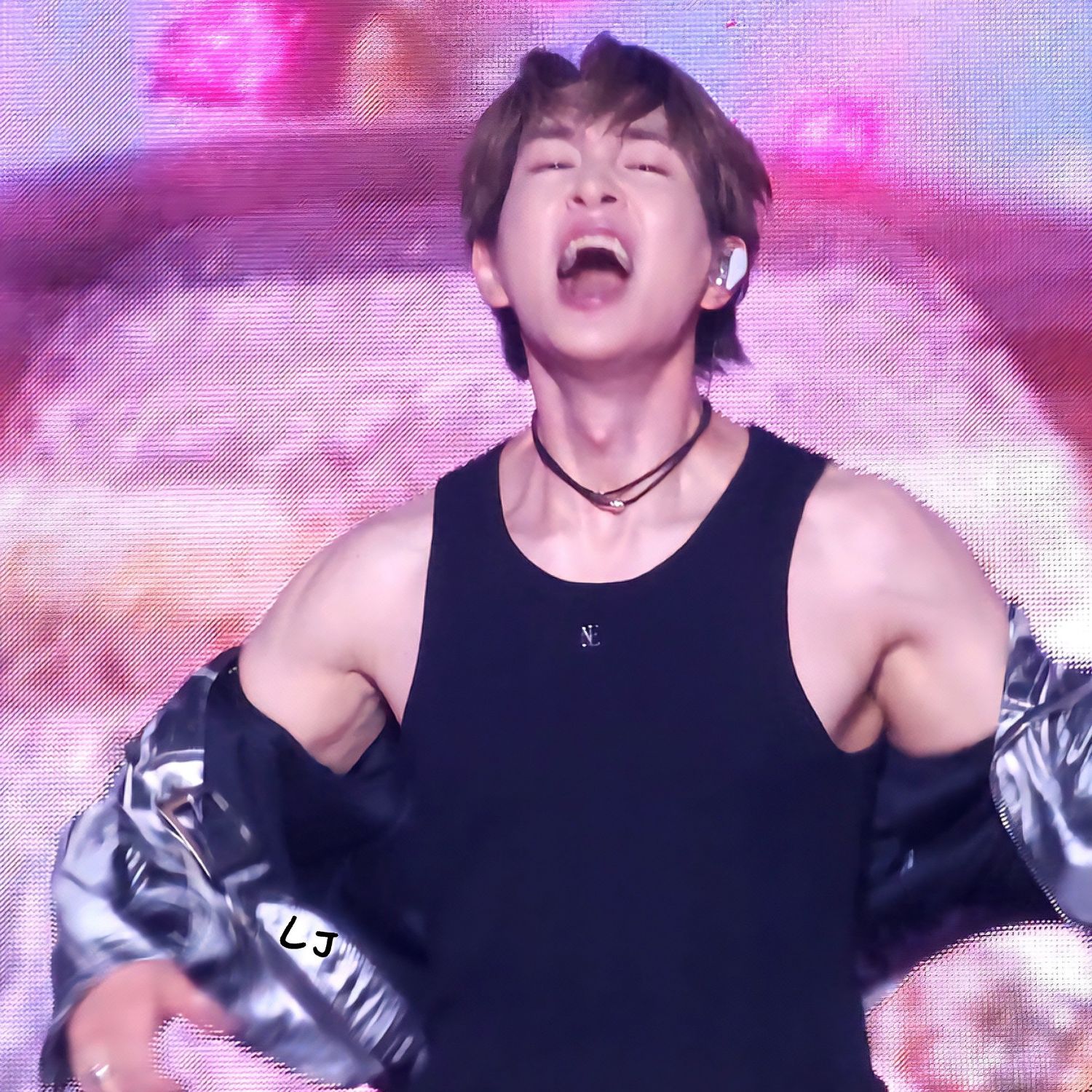 Behind-the-scenes cut of Onew (SHINee)