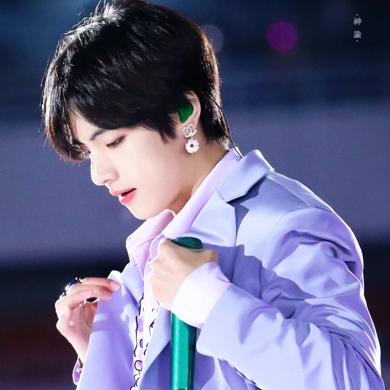 Foto aktivitas terbaru V (BTS)