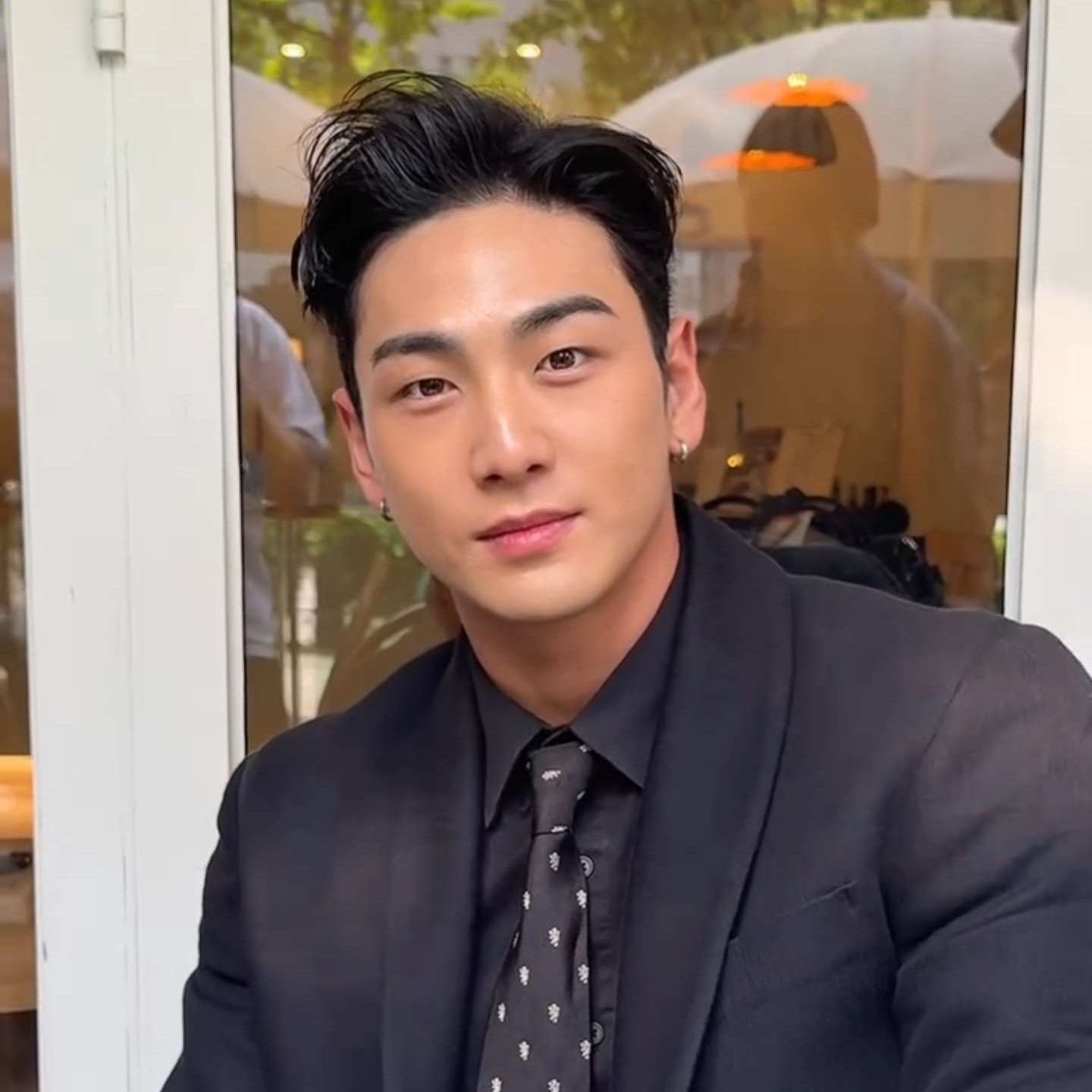 A moment captured by Baekho's fan