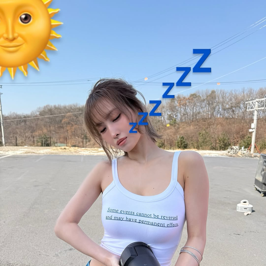 Behind-the-scenes cut of Momo (TWICE)