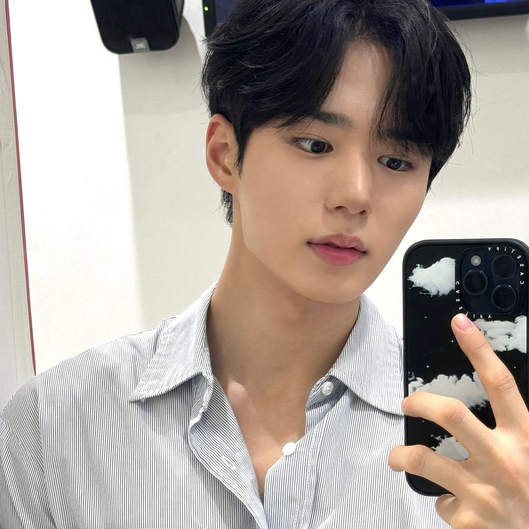 Behind-the-scenes cut of Kim Junseo (ALPHA DRIVE ONE)