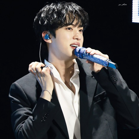 진 (방탄소년단)의 최신 사진