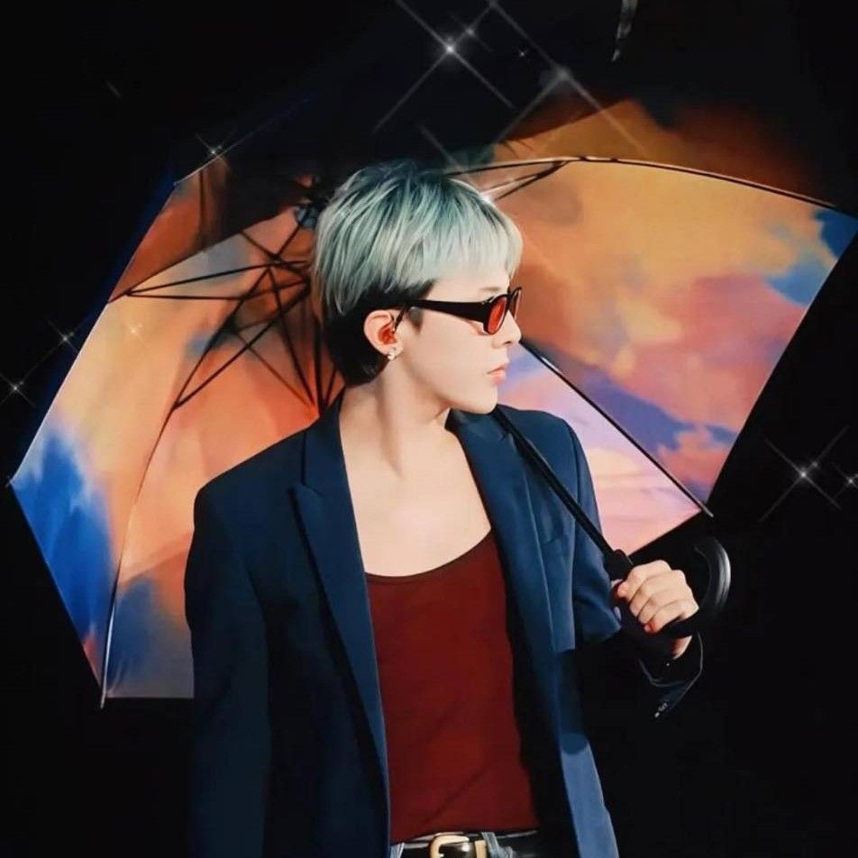 Recent activity shot of G-DRAGON (BIGBANG)