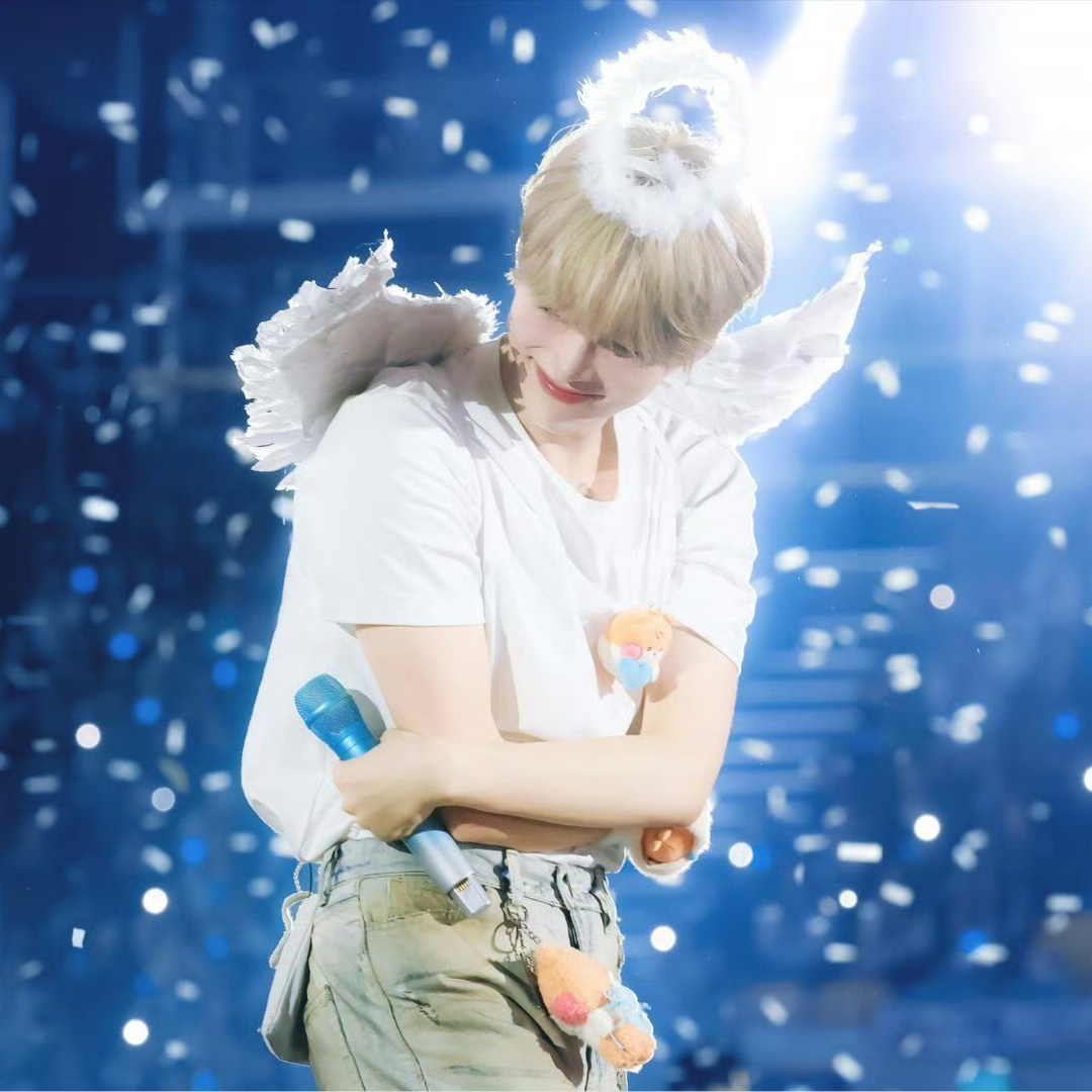 成韩彬 (ZEROBASEONE)的最新活动照片