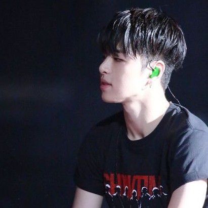 A moment captured by JU-NE (iKON)'s fan