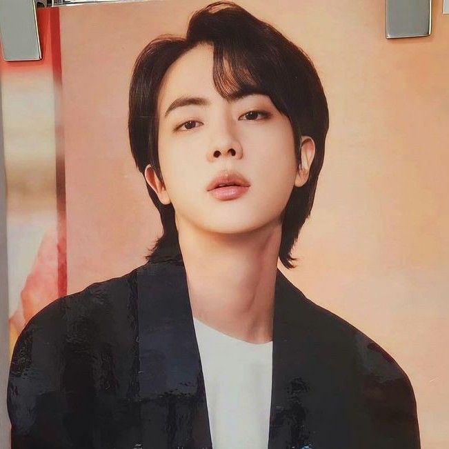 Momen yang diabadikan oleh penggemar Jin (BTS)
