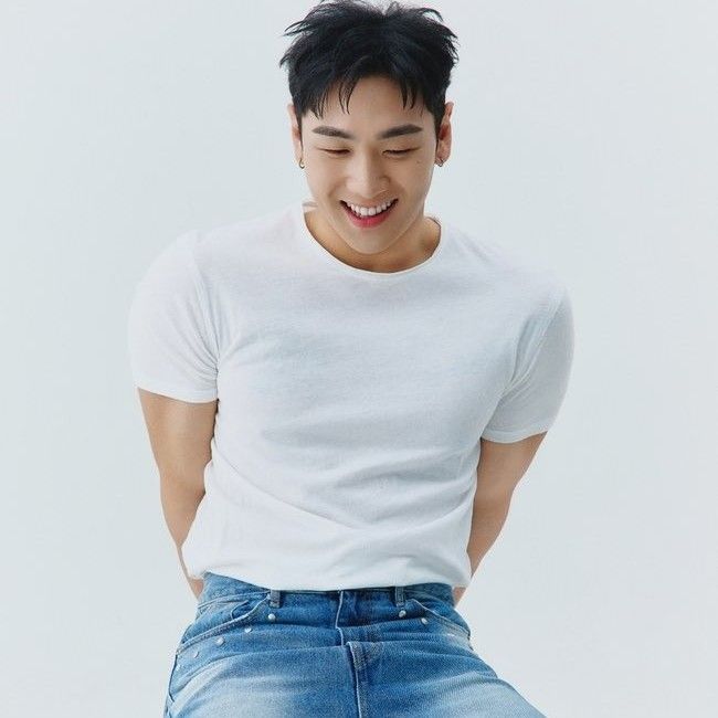 Behind-the-scenes cut of Baekho