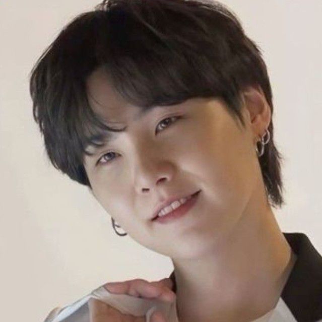SUGA (防弹少年团)的最新照片