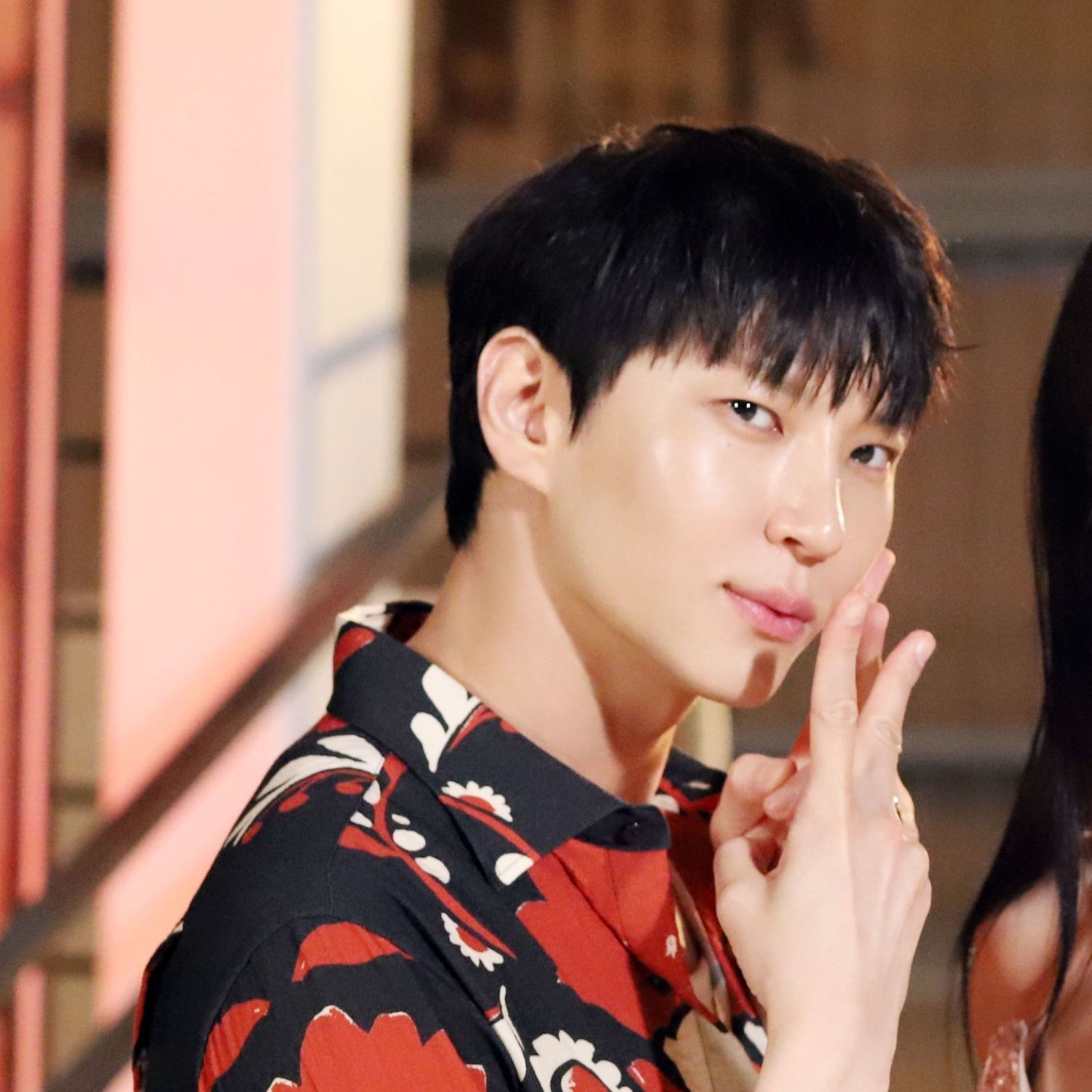 Behind-the-scenes cut of LEO (VIXX)