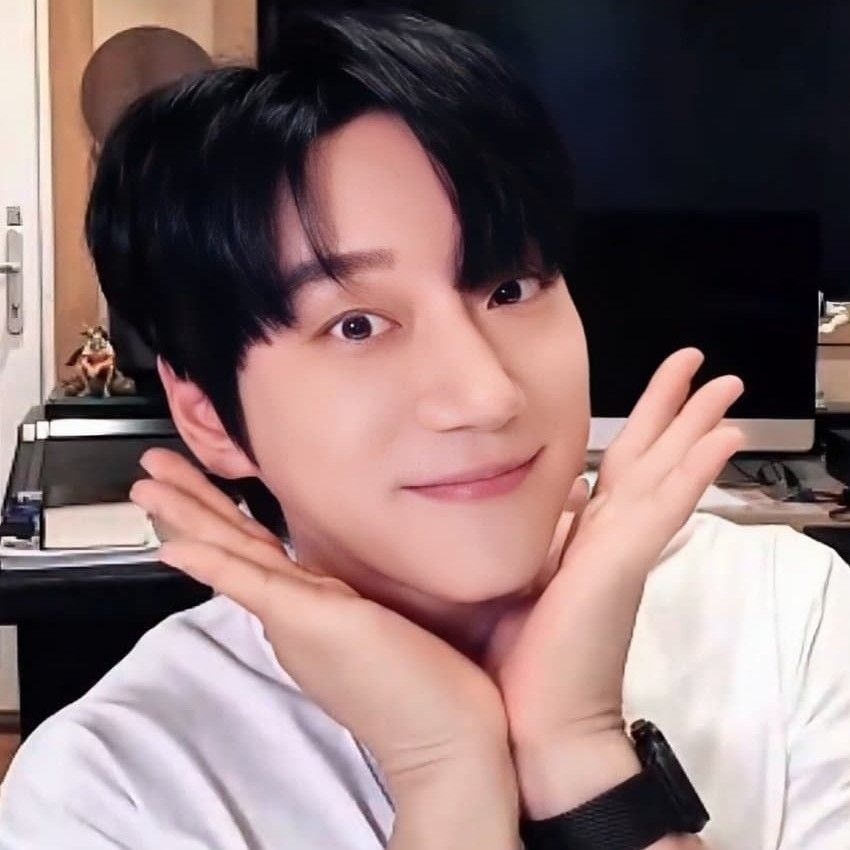 A moment captured by Hwang Chiyeol's fan