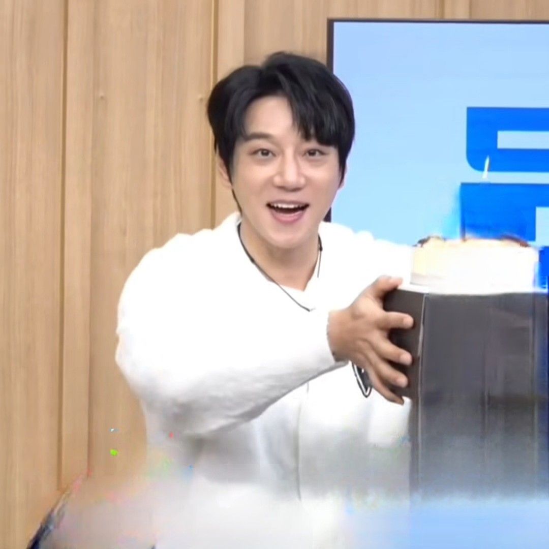 Recent activity shot of Hwang Chiyeol