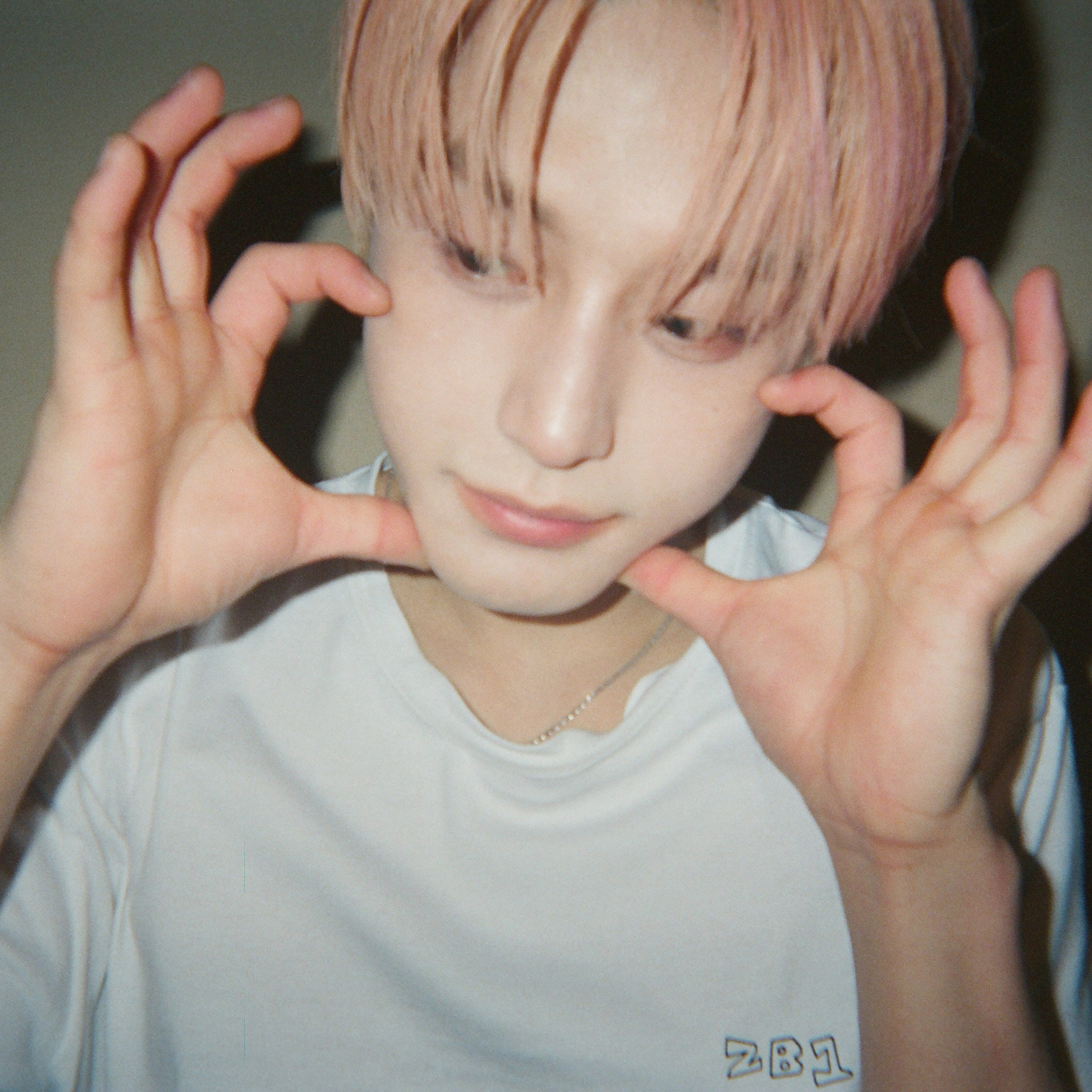 Behind-the-scenes cut of Kim Jiwoong (ZEROBASEONE)