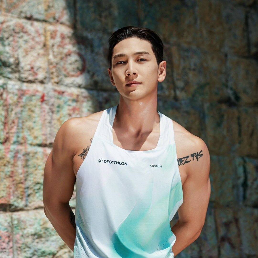 Behind-the-scenes cut of Baekho