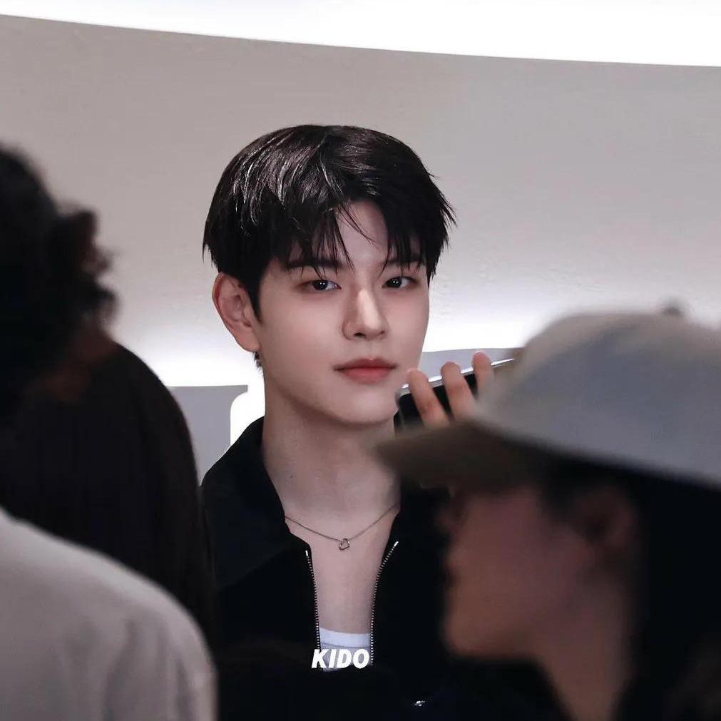 Behind-the-scenes cut of Seungmin (Stray Kids)