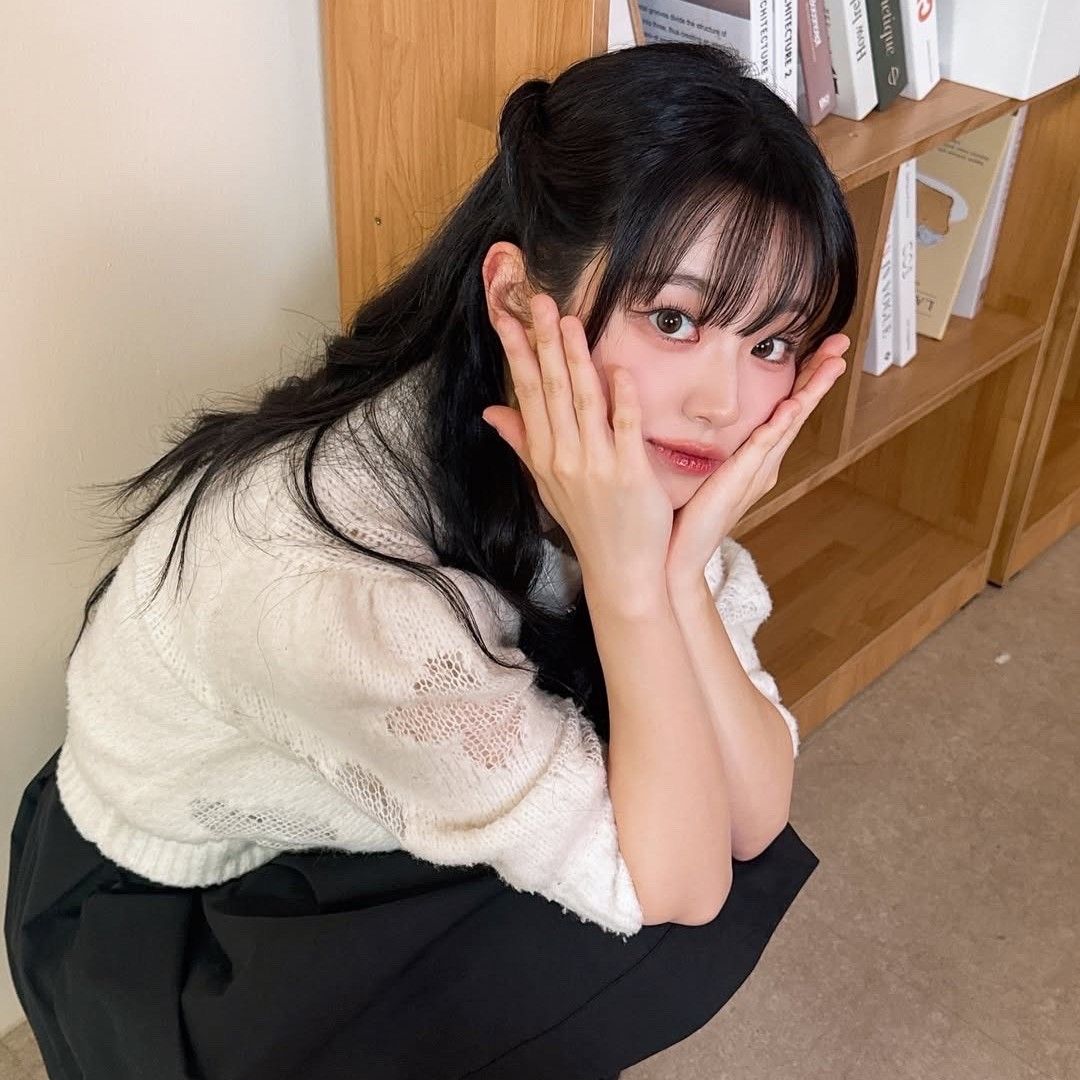 A moment captured by QWER's fan